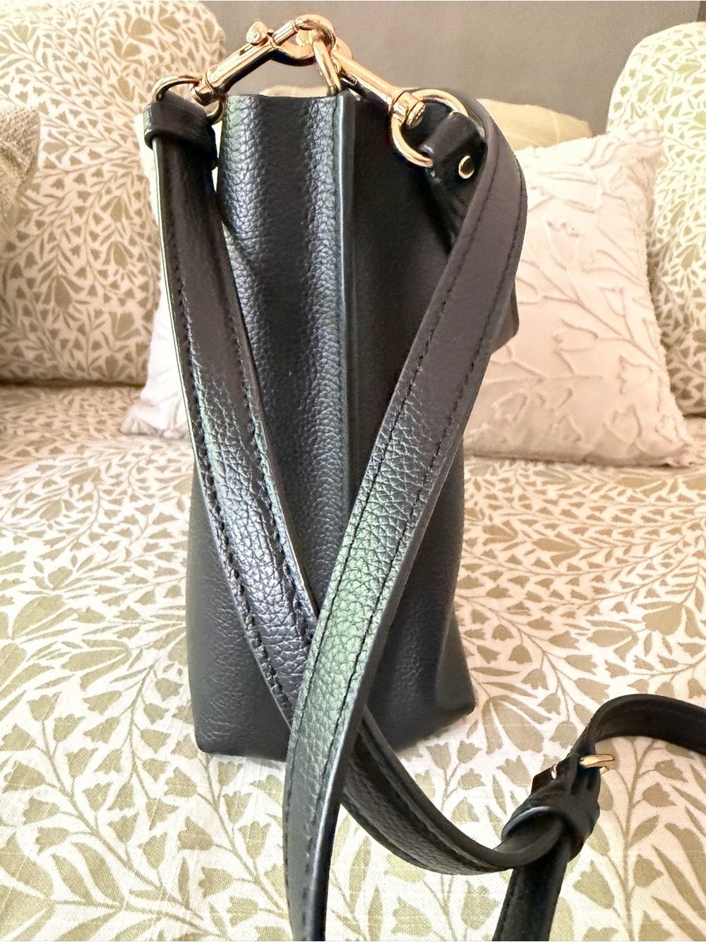COACH Black Leather Crossbody Bucket Bag with Gold Hardware - Mollie Bucket 22 - Picture 6 of 8